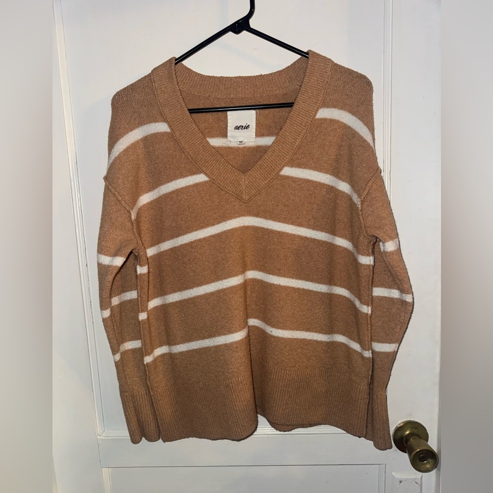 Aerie Women's Brown and Cream V-Neck Sweater